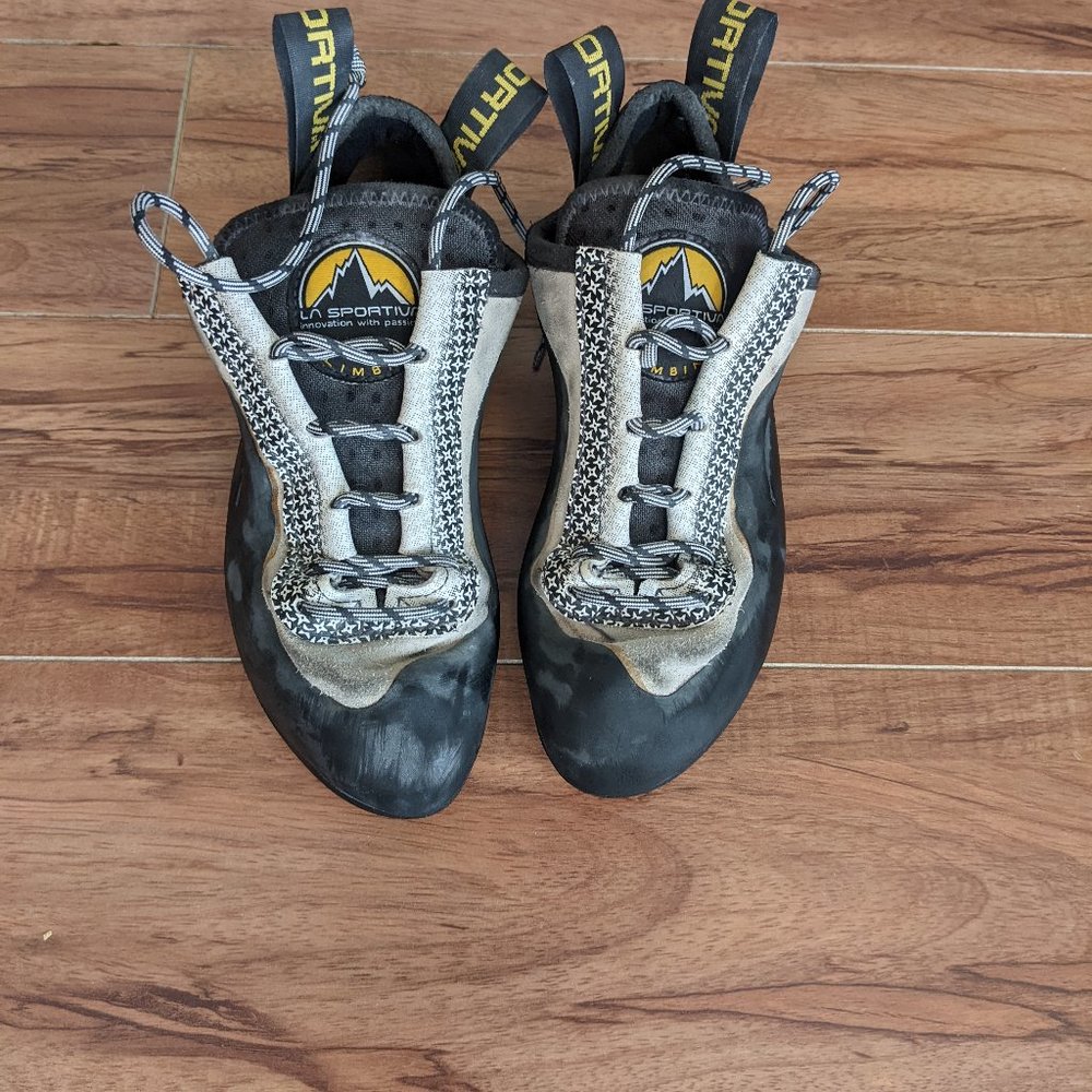 ✅ SOLD ✅ MIURA CLIMBING SHOE - GREAT CONDITION